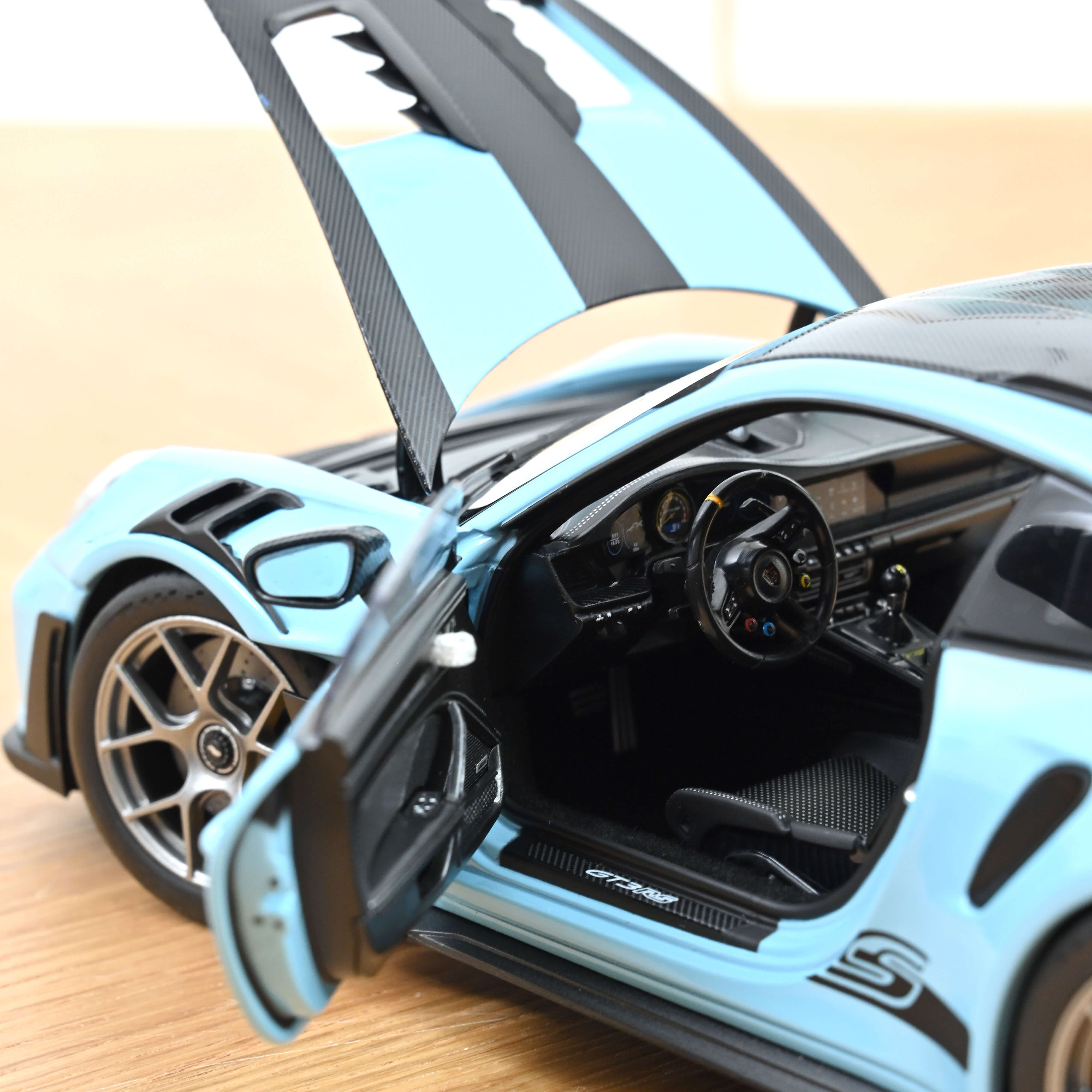 norev-porsche-911-gt3-rs-pack-weissach-2022-blu-gulf-1-18 image 5