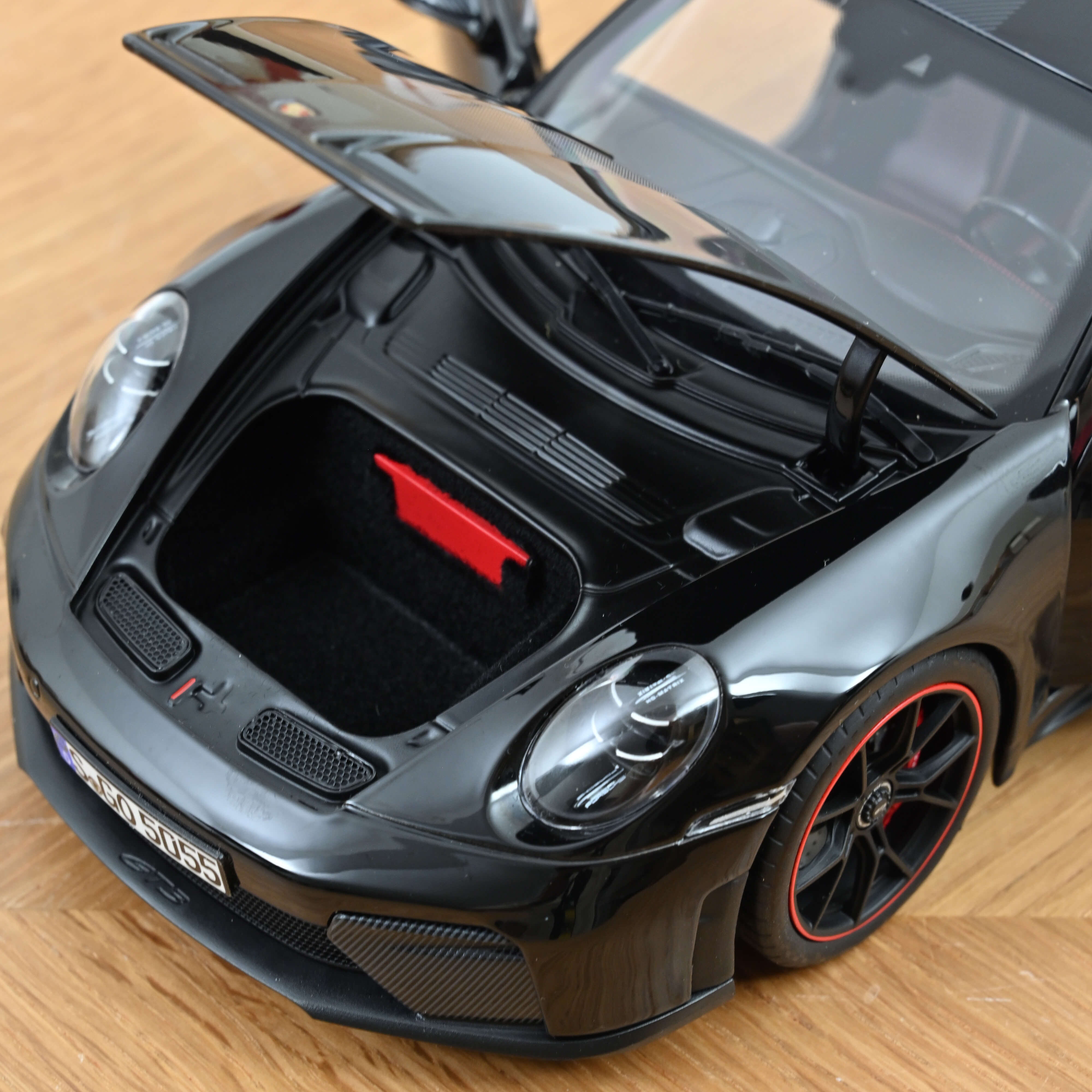 norev-porsche-911-gt3-2025-nera-1-18-300-pezzi image 5