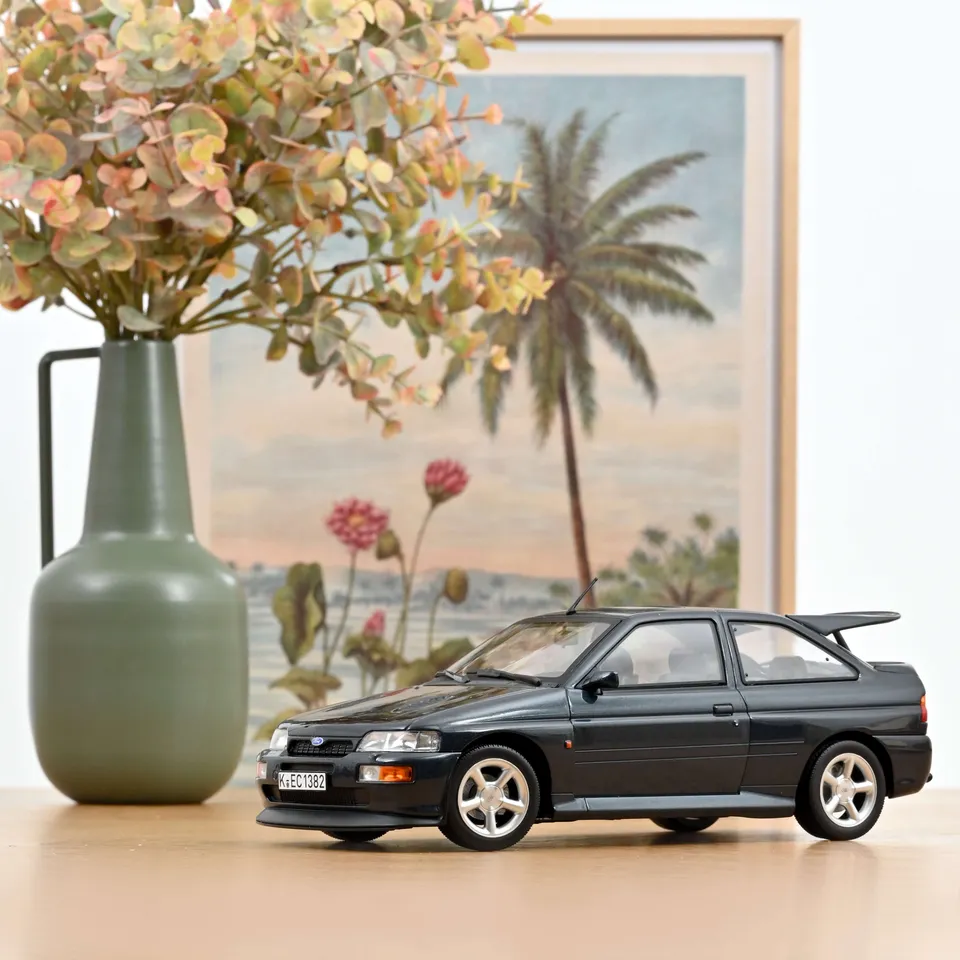 norev-ford-escort-rs-cosworth-1992-verde-colvert-metallizzato-modellino-1-18 image 1