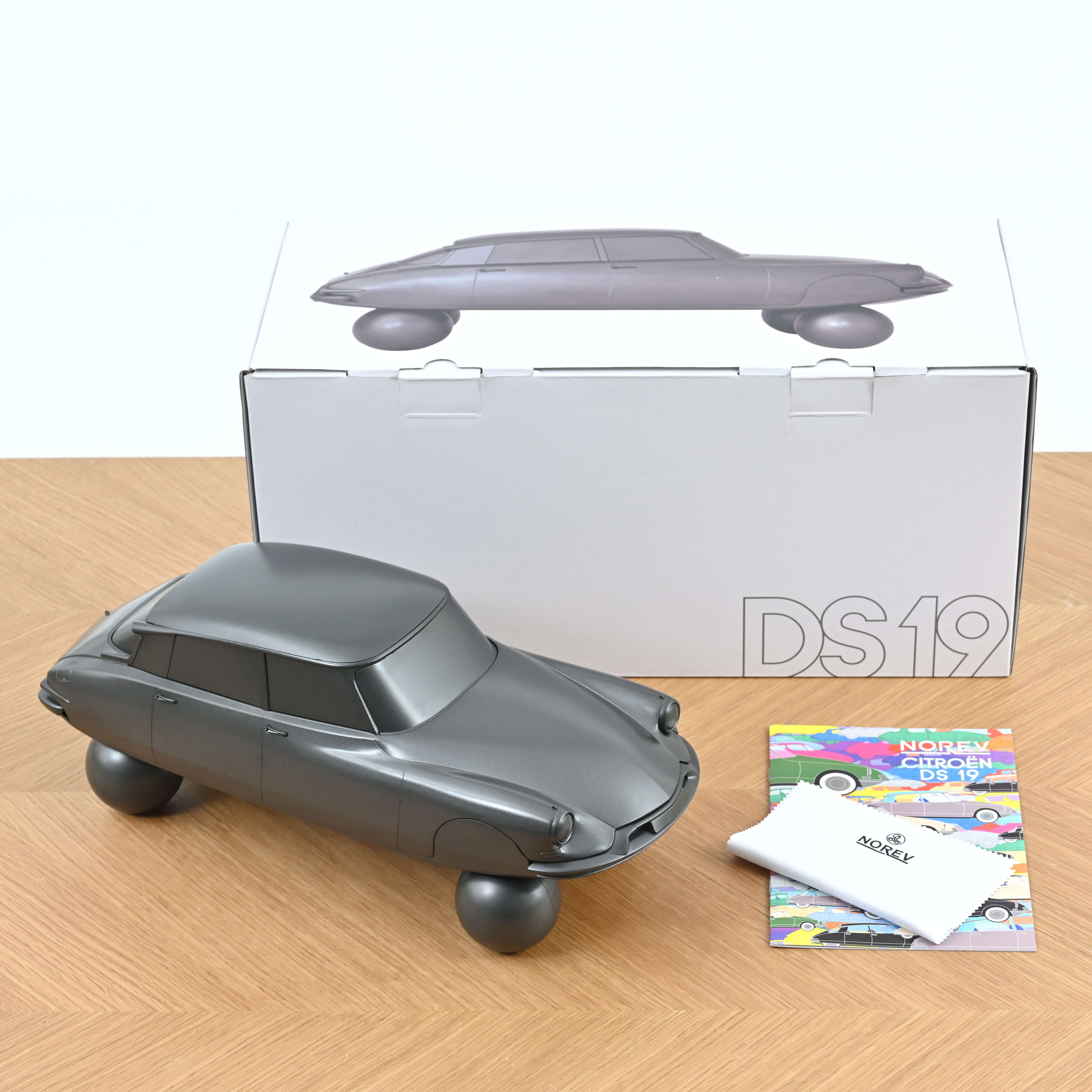 norev-citro-n-ds-19-sur-ballons-1959-scultura-grigio-opaco-modellino-1-12-100-pc image 4