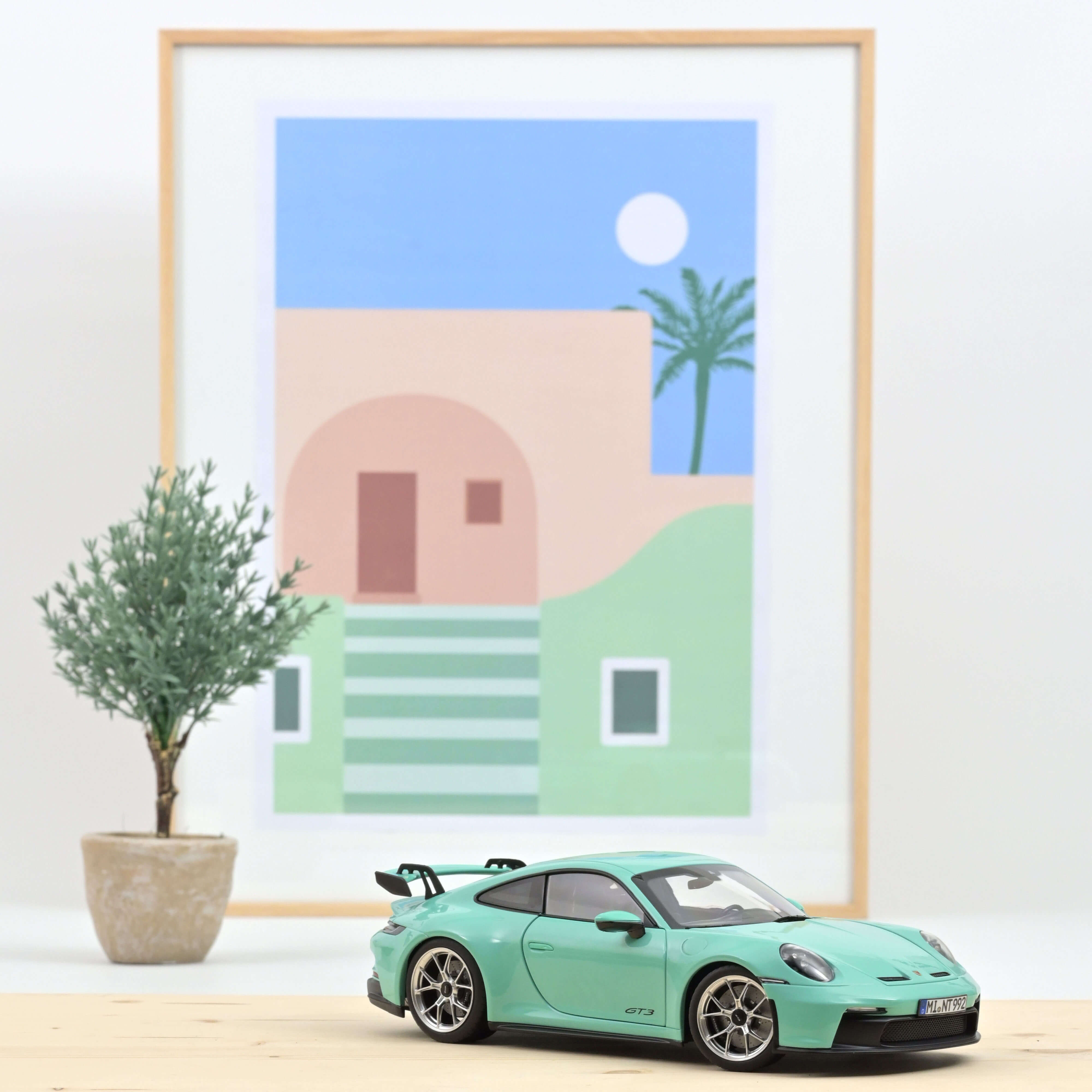 norev-porsche-911-gt3-992-2021-verde-menta-1-18-modellino-auto-400-pezzi image 1