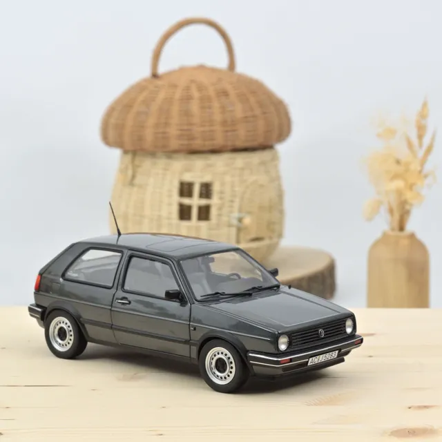 norev-vw-golf-cl-1988-grigio-metallizzato-modellino-auto-1-18 image 1