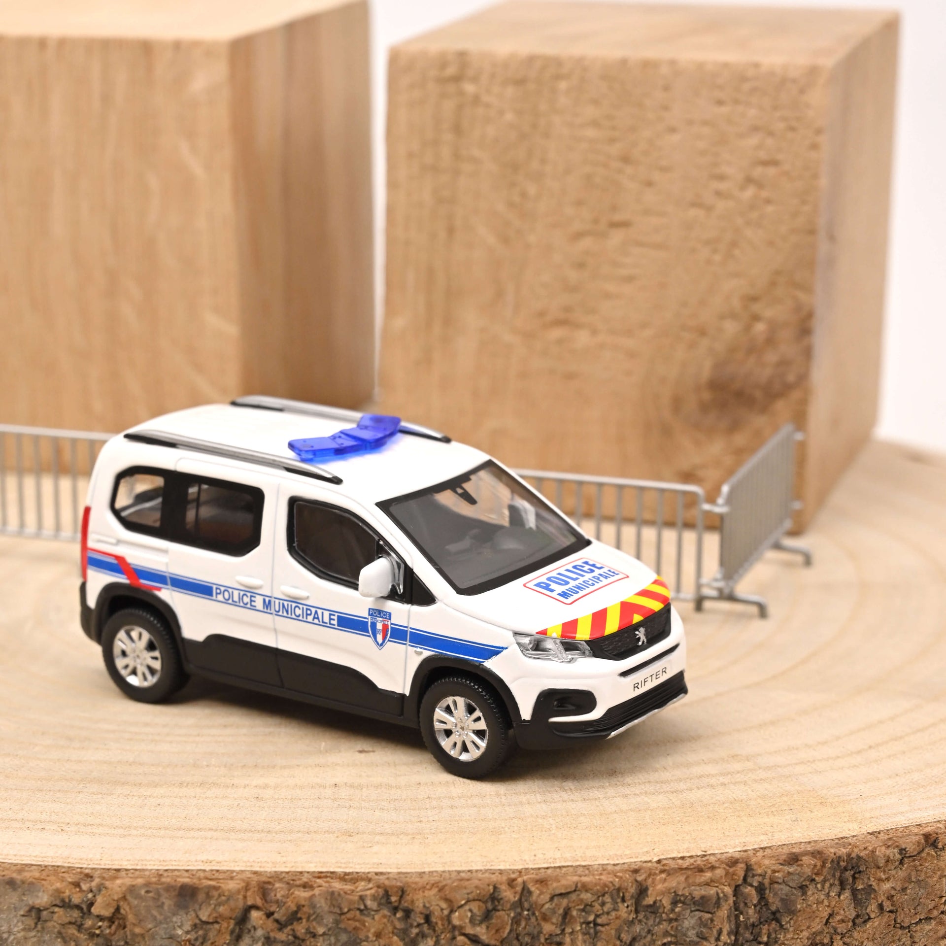 norev-peugeot-rifter-2019-police-municipale-bianco-con-rosso-giallo-1-43 image 1