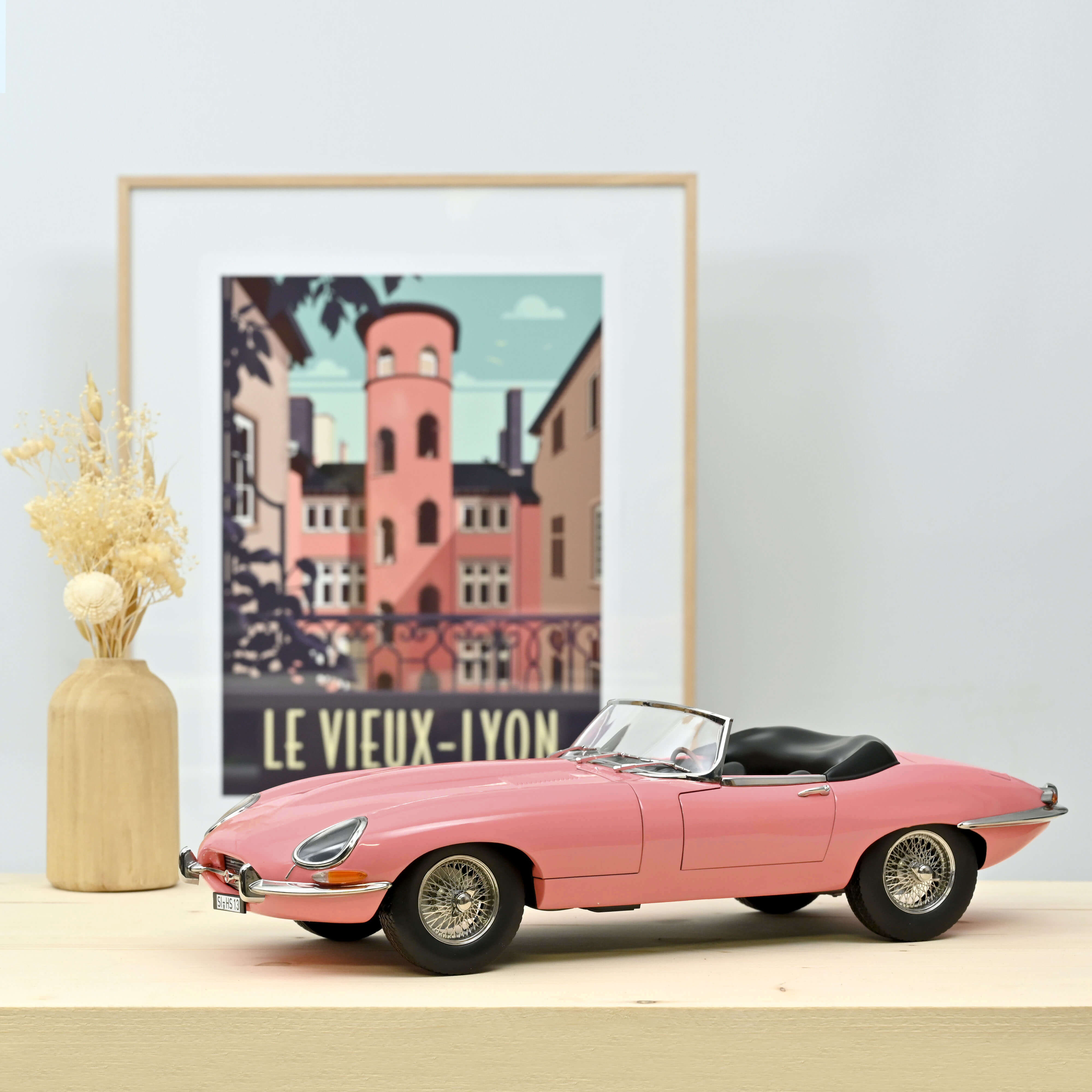 norev-jaguar-e-type-cabriolet-1962-rosa-1-12-edizione-limitata-300-pz-modellino- image 1