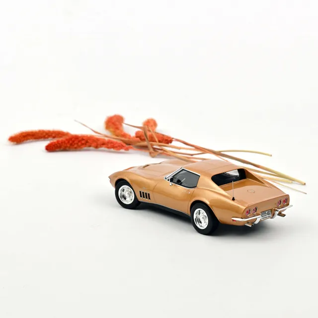 norev-chevrolet-corvette-coup-c3-1969-1-18-modellino-oro-metallizzato image 1