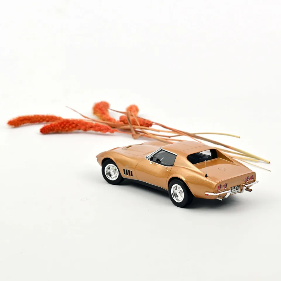 norev-chevrolet-corvette-coup-c3-1969-1-18-modellino-oro-metallizzato image 1