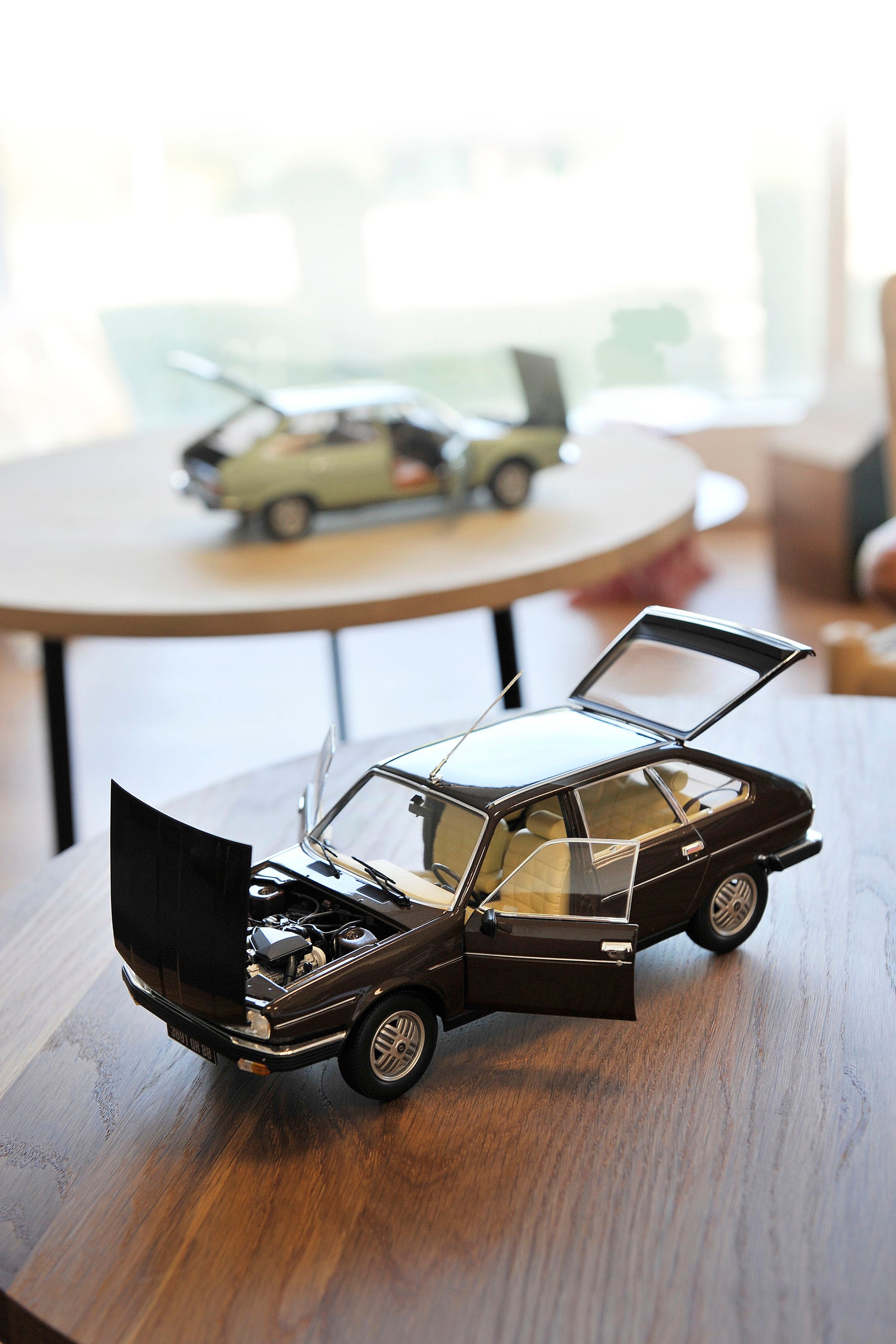 norev-renault-30-tx-1981-modellino-auto-1-18-bronzo-metallizzato image 1