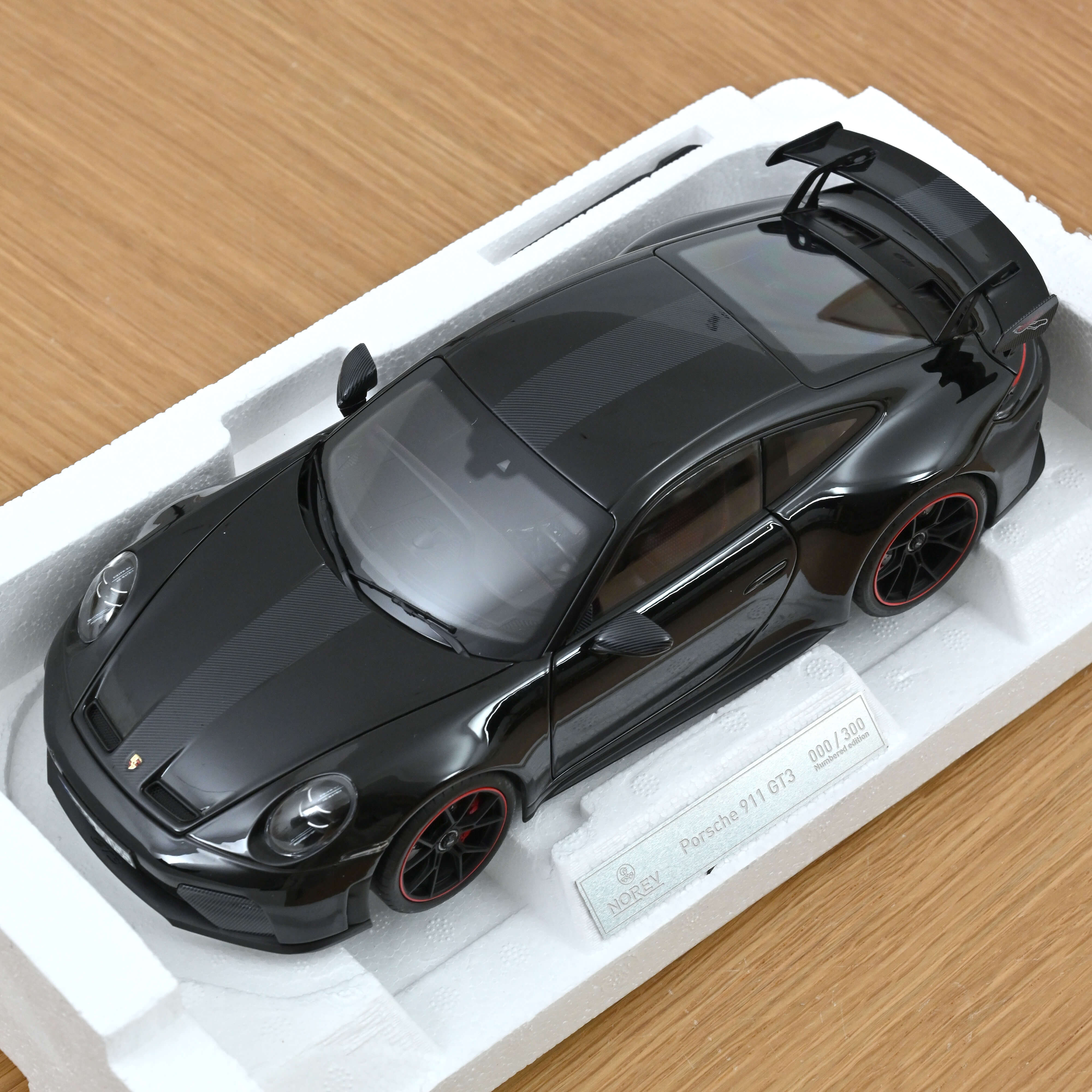 norev-porsche-911-gt3-2025-nera-1-18-300-pezzi image 6
